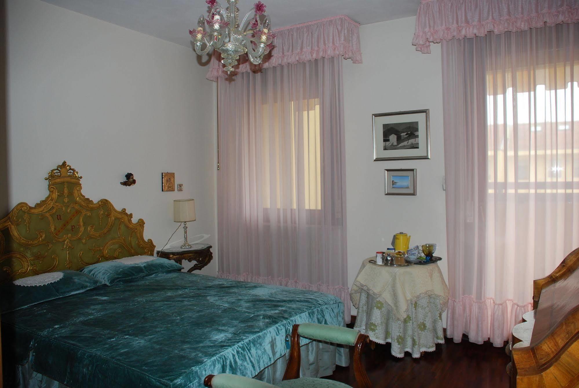 B&B Il Glicine Fiorito ヴェネツィア・リド島 エクステリア 写真