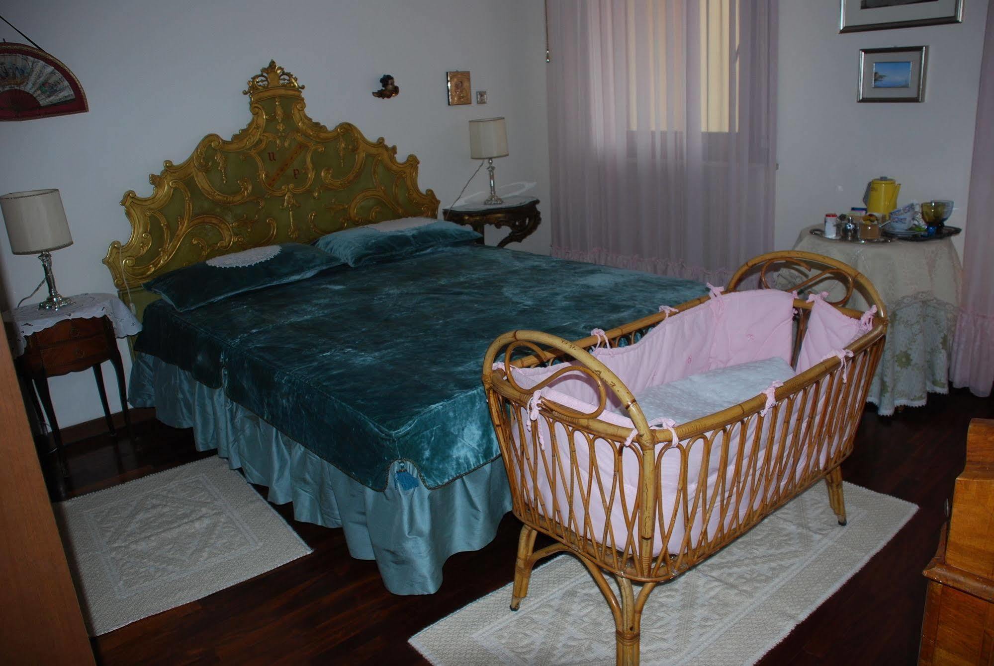 B&B Il Glicine Fiorito ヴェネツィア・リド島 エクステリア 写真